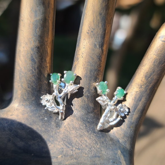 Emerald Sterling floral earrings - Picture 3 of 9
